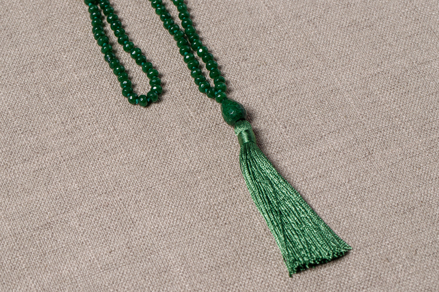 Colar Tinesa Jade Verde